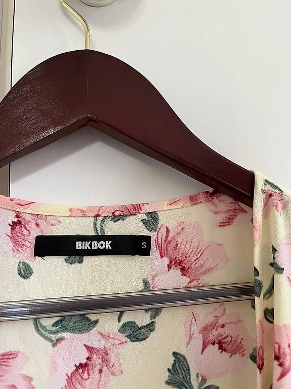 Kleider: GEBLÜMTES WICKELKLEID – Gebraucht aus Maur von tab_z9rh