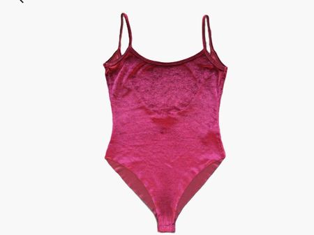 Body rose en velours, dos nu, idéal pour l'été.