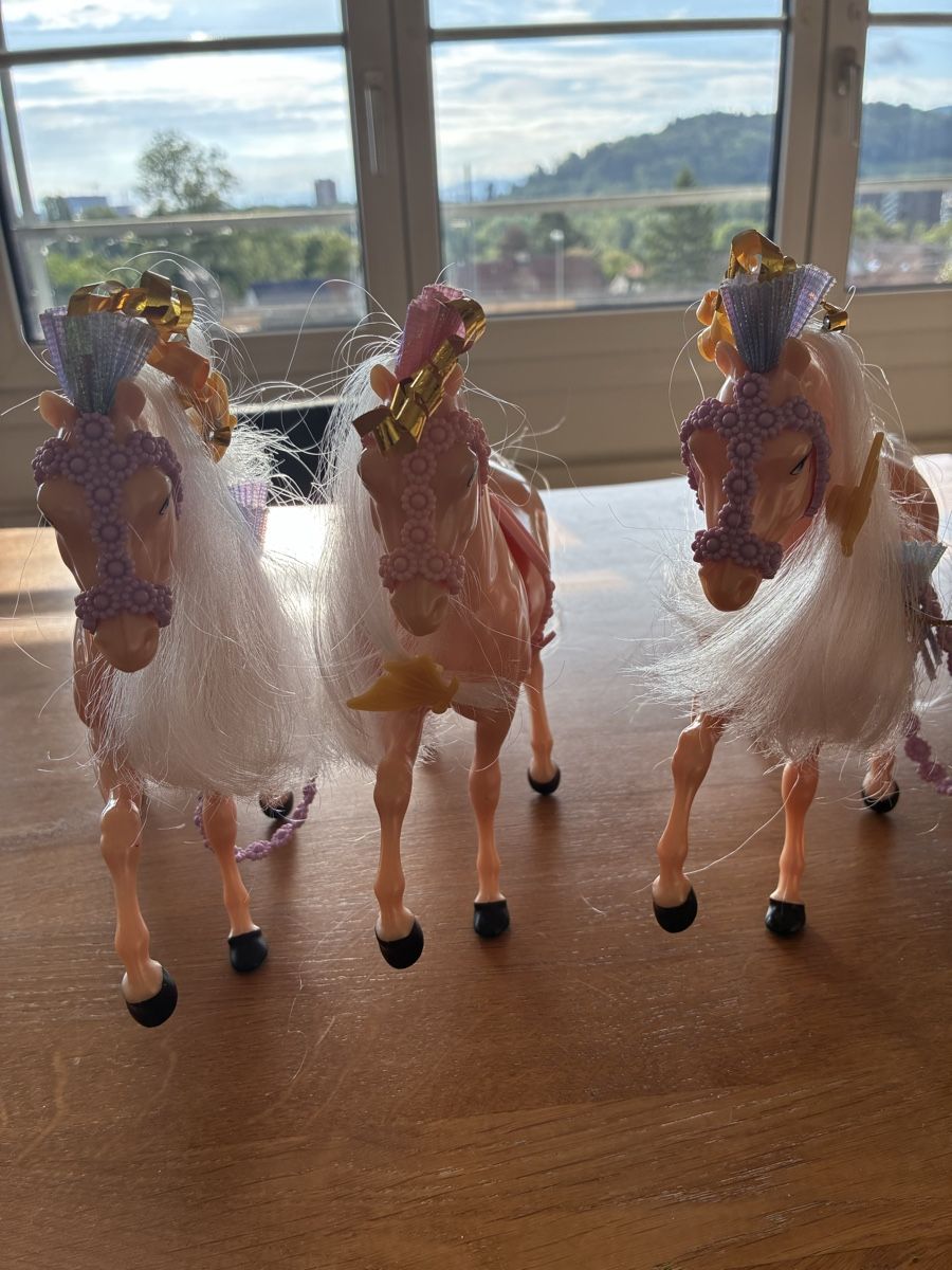 Bambole: 3 barbie pferde mit Zubehör – Usato da Münchenstein venduto da anj_c28s 1