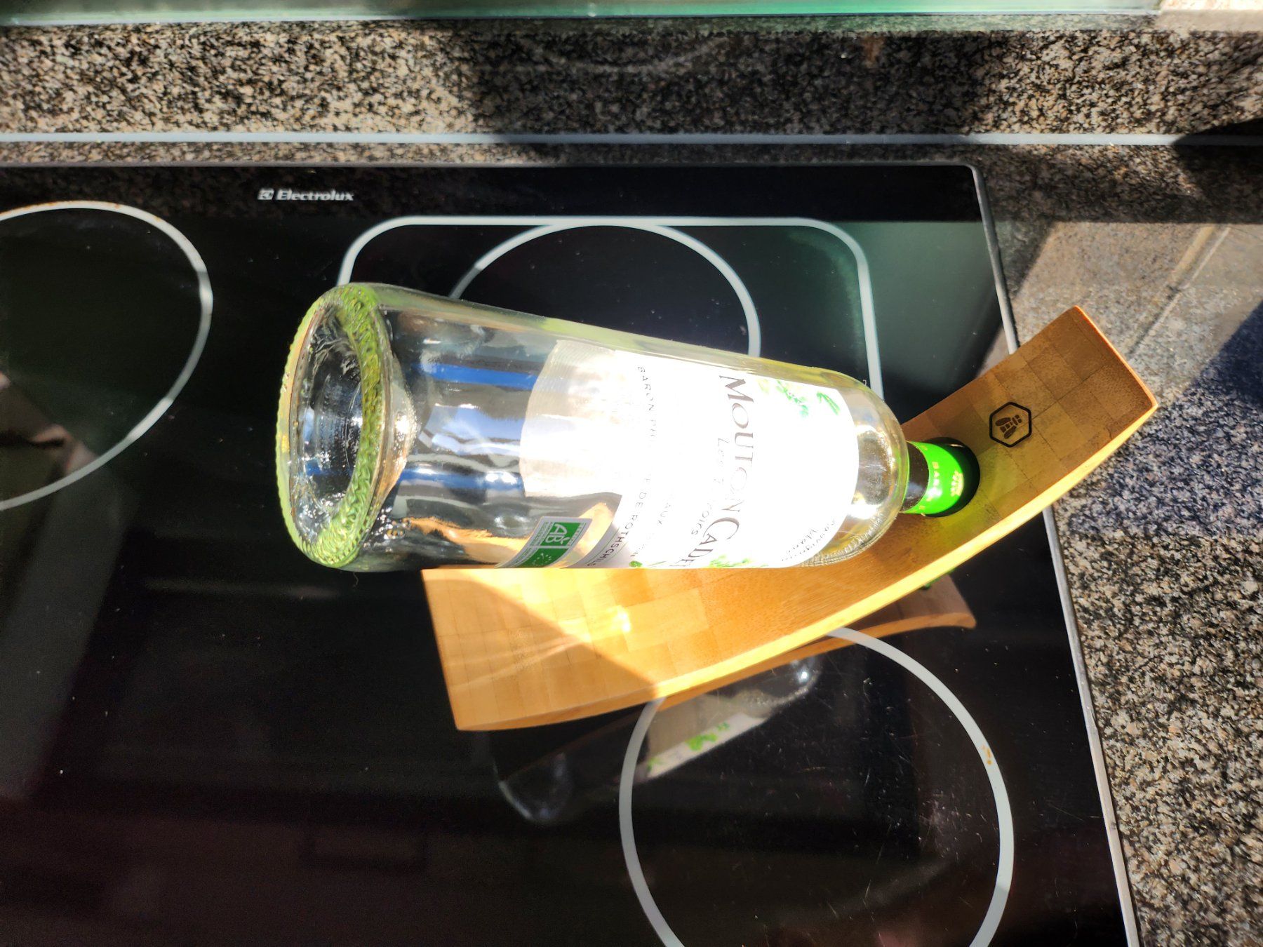 Vino: balancier  bouteille de vin Schwebender Weinflaschenhalter – Nuovo e nell'imballaggio originale da Unterägeri venduto da 0alfa0 1