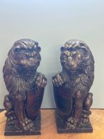 Paar Antick Holzt Löwenfiguren mit Schild – Vintage