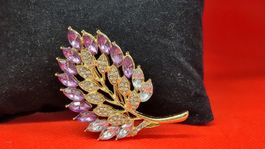 Brosche mit violetten & weissen Strass-Steinen
