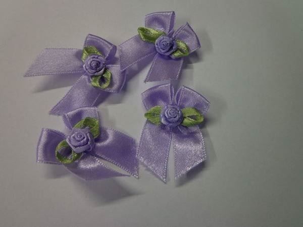 Ohrringe & -stecker: Noeud satin avec rose + feuille VIOLET – Neu und originalverpackt aus St-Imier von goodber 1