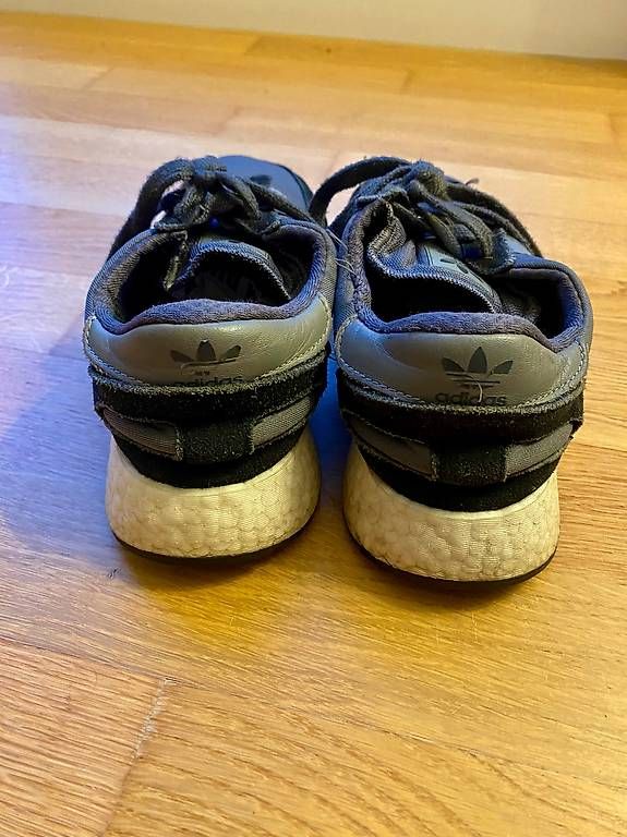 Adidas Scarpe da donna: Adidas Laufschuhe Grösse 36 – Usato da Lachen SZ venduto da kal_87kx 1