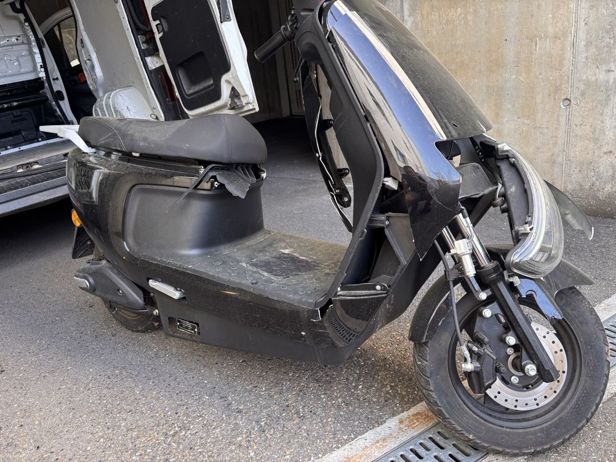 Scooter: E Roller ab 1.- ( Unfall )  – Difettoso da Bülach venduto da aes_vd5b 1
