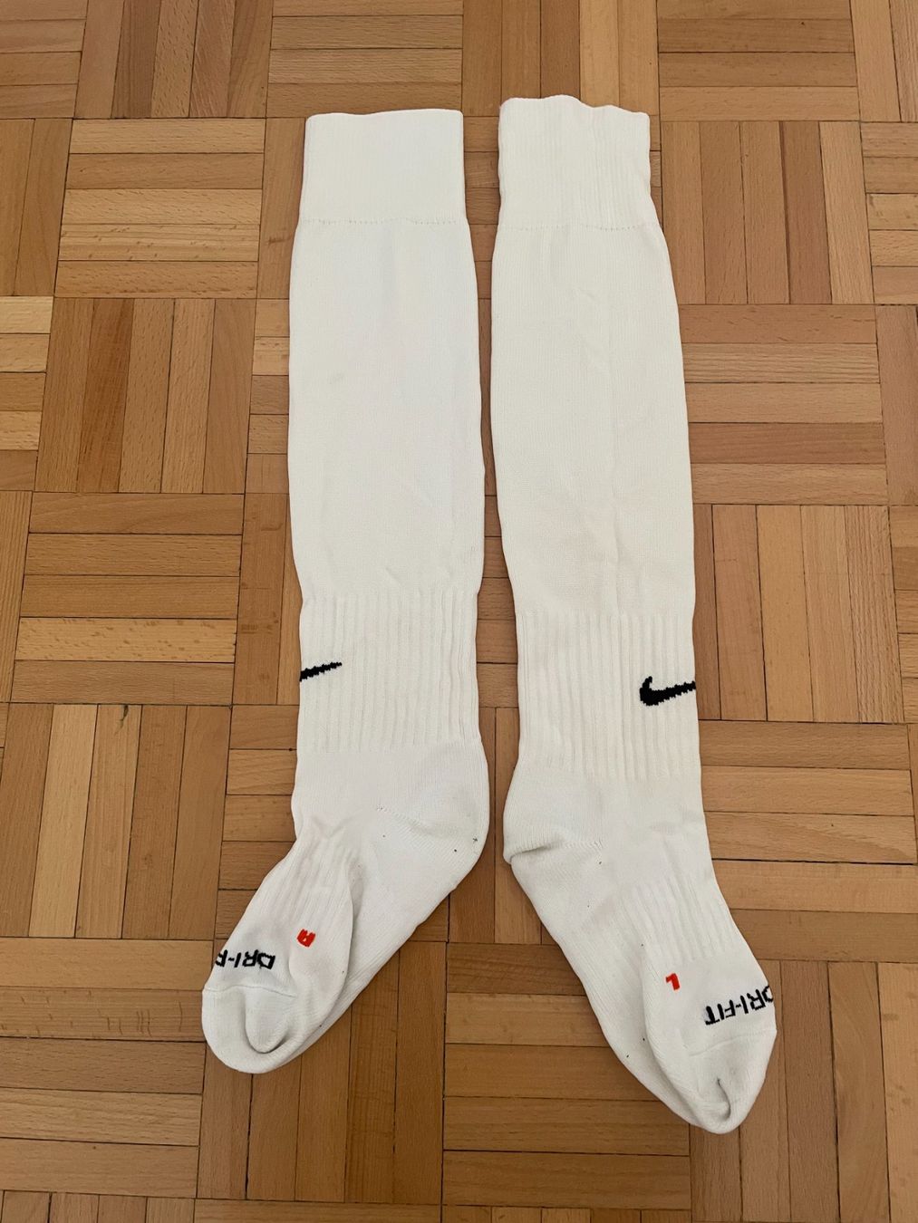 Nike Socken: Fussball-Stulpen – Gebraucht aus Zürich von LaSorella
