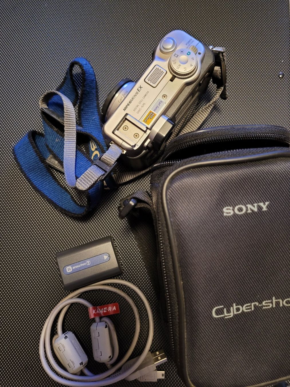 Sony Appareil photo: Sony Cyper Shot 3.3 Megapixel – D'occasion à Sevelen par ste_ph9z 1