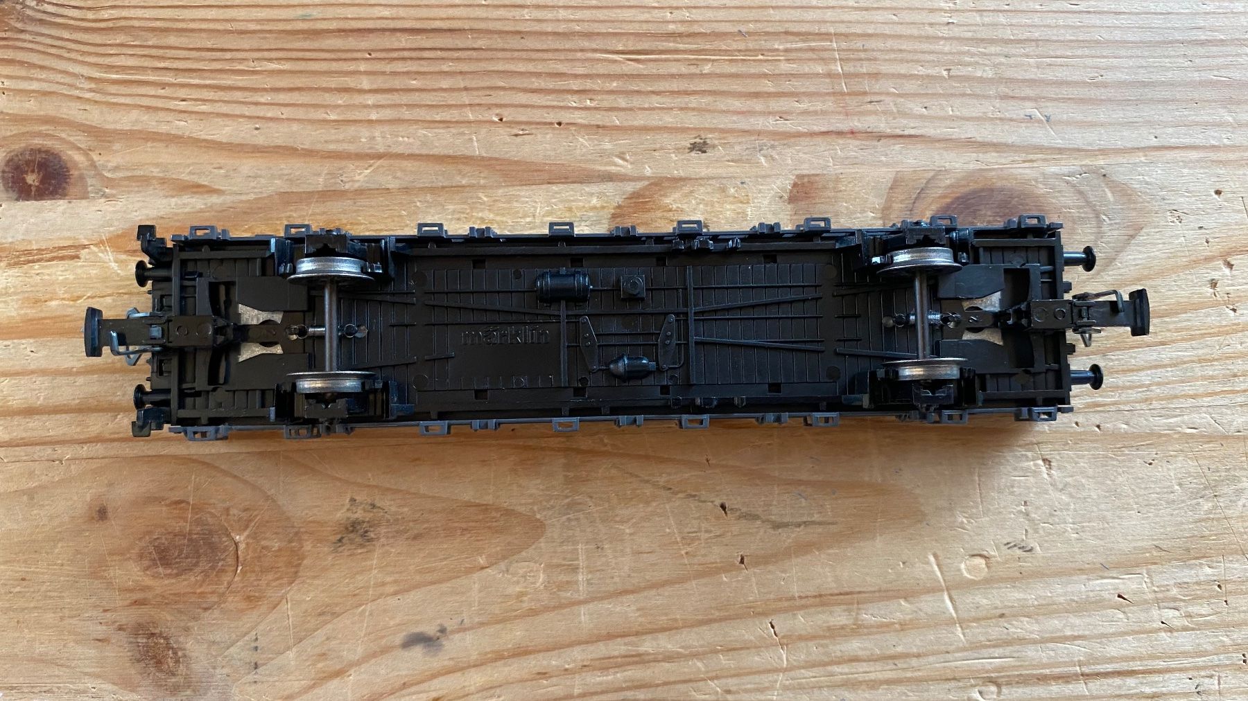 Märklin Modellini di ferrovie: Märklin 1 x 2-achsiger Güterwagen – Usato da Grosshöchstetten venduto da BEtrain 4