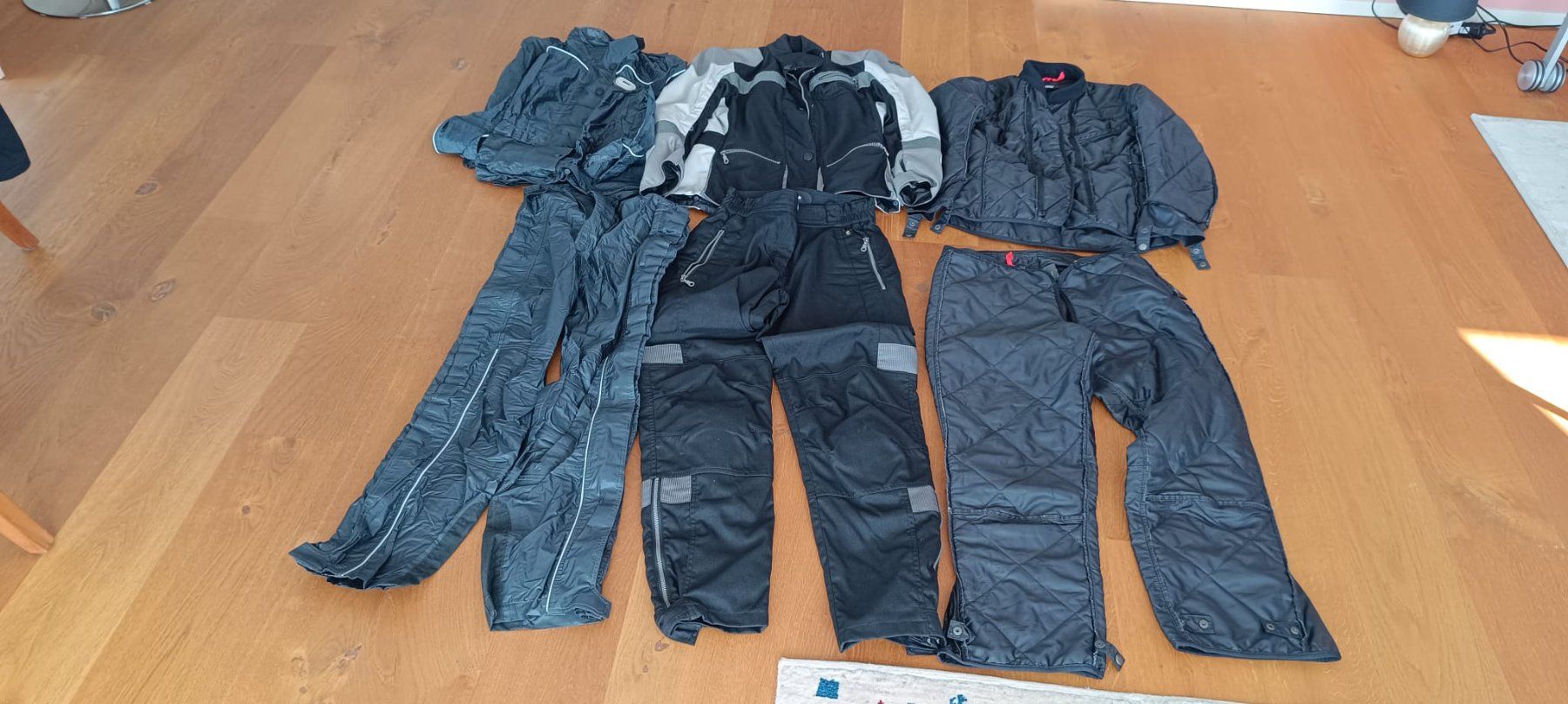 Completi & Tailleur: Motorrad Anzug Damen – Usato da  venduto da