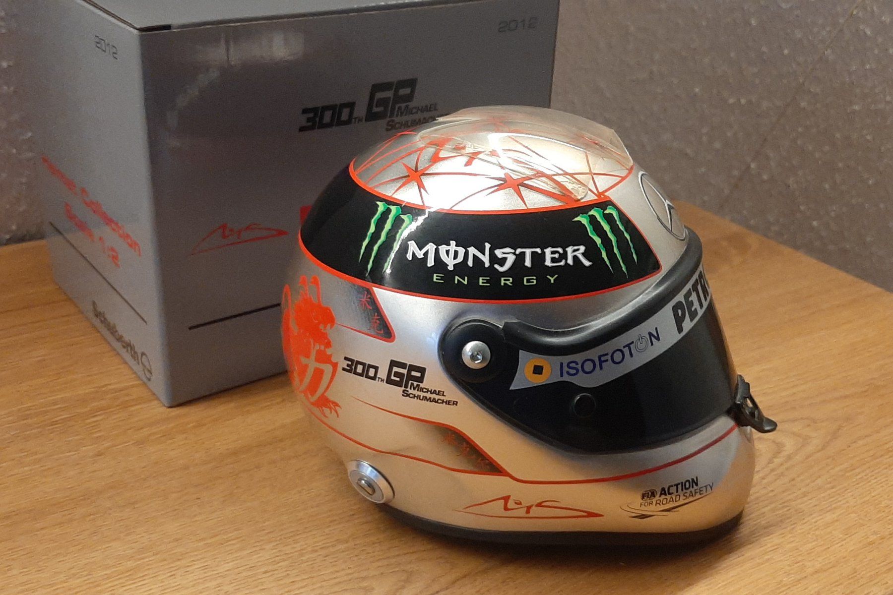 Mercedes-Benz Modellini d'auto: Michael Schumacher Platin F1 Helm 2012 Schuberth 1:2 – Usato da Rebstein venduto da Type25 1