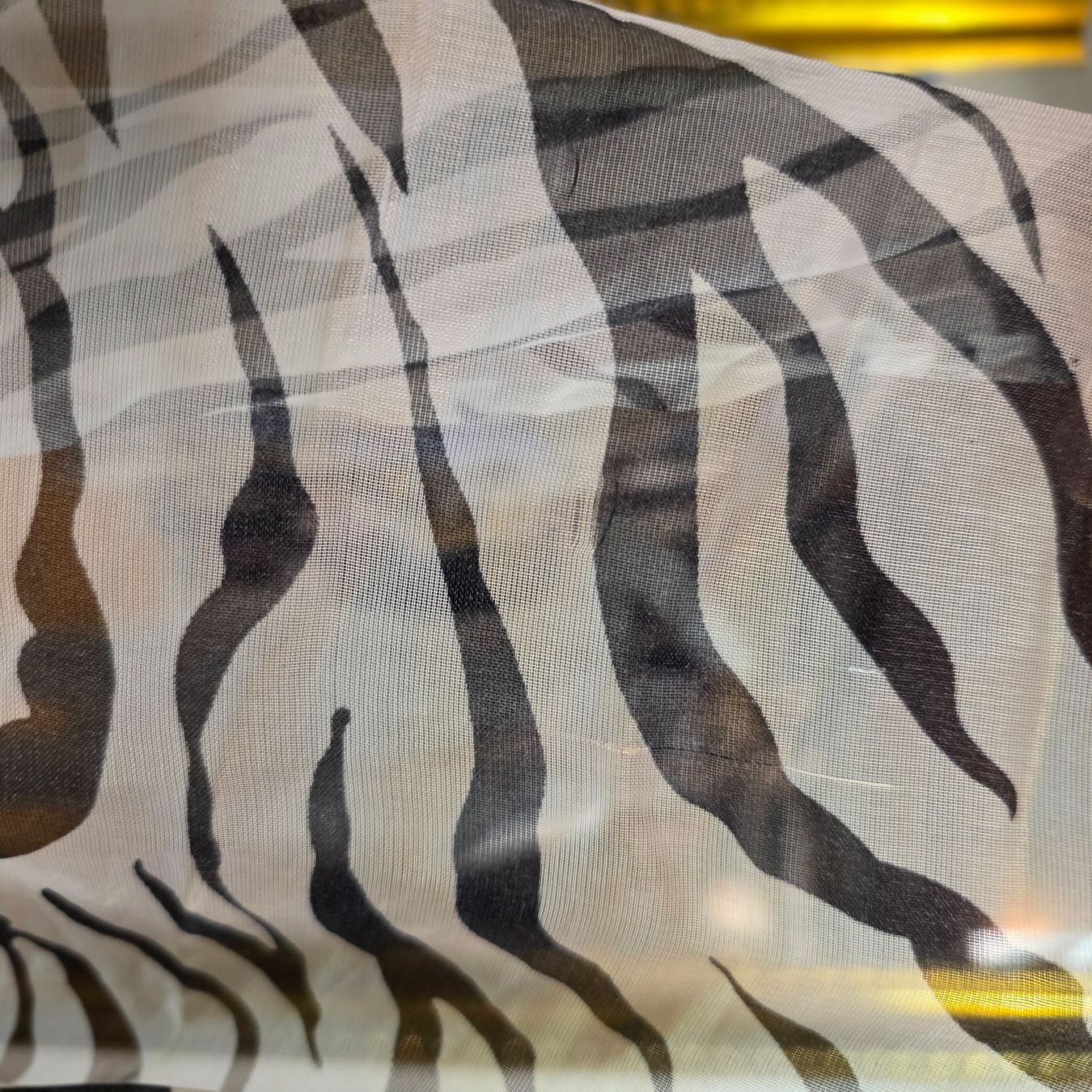 Foulard & Sciarpe: Leichter Sommer Schal mit Zebra Muster – Difettoso da Wald ZH venduto da CapLux 4