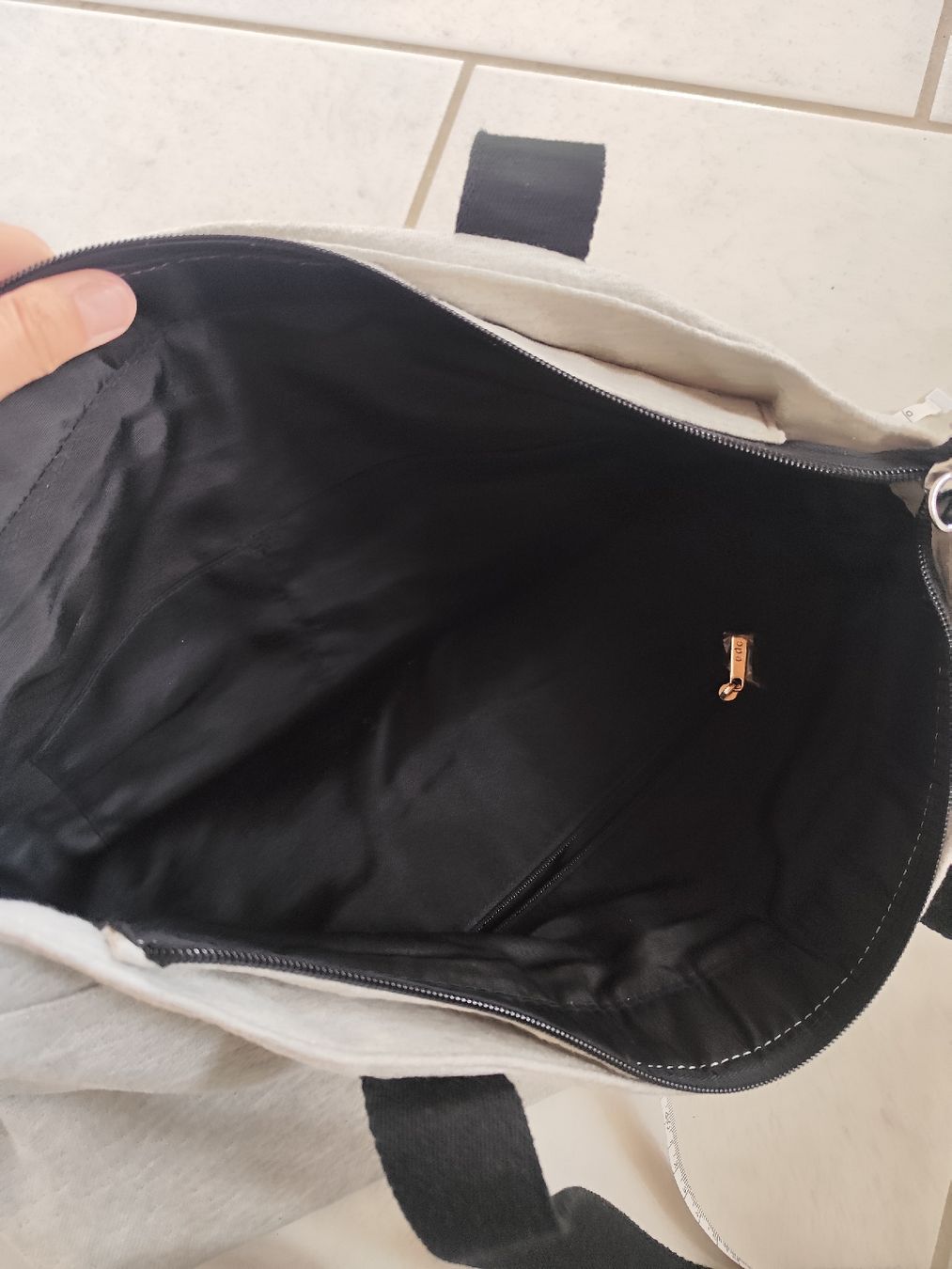 Esprit Borse da donna: Graue Stofftasche ESPRIT mit Reissverschluss – Usato da Zürich venduto da Claudia_Zueri 4