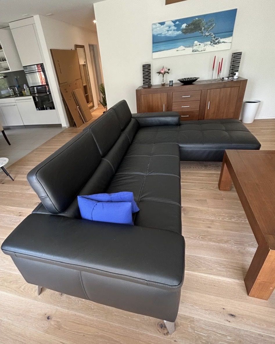 Divani: Schwarzes Ecksofa aus Leder in gutem Zustand – Usato da Wiesendangen venduto da sophia.romina 3