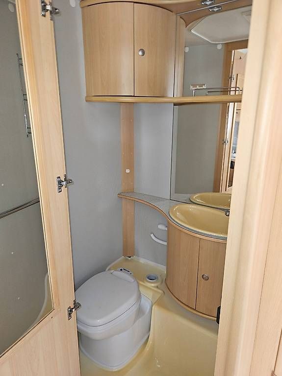 Camping Fahrzeuge: A vendre Dethleffs Camper avec toit de protection – Gebraucht aus Belmont-Yverdon von FloridaJeep 5