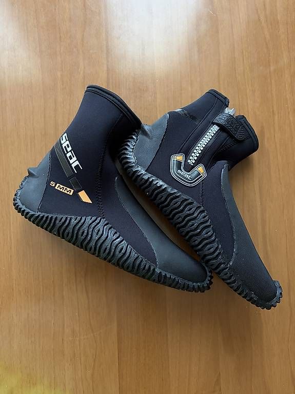 Tauchanzüge: Mares wetsuit 5 mm and diving shoes  – Gebraucht aus Zürich von mar_sxs7 4