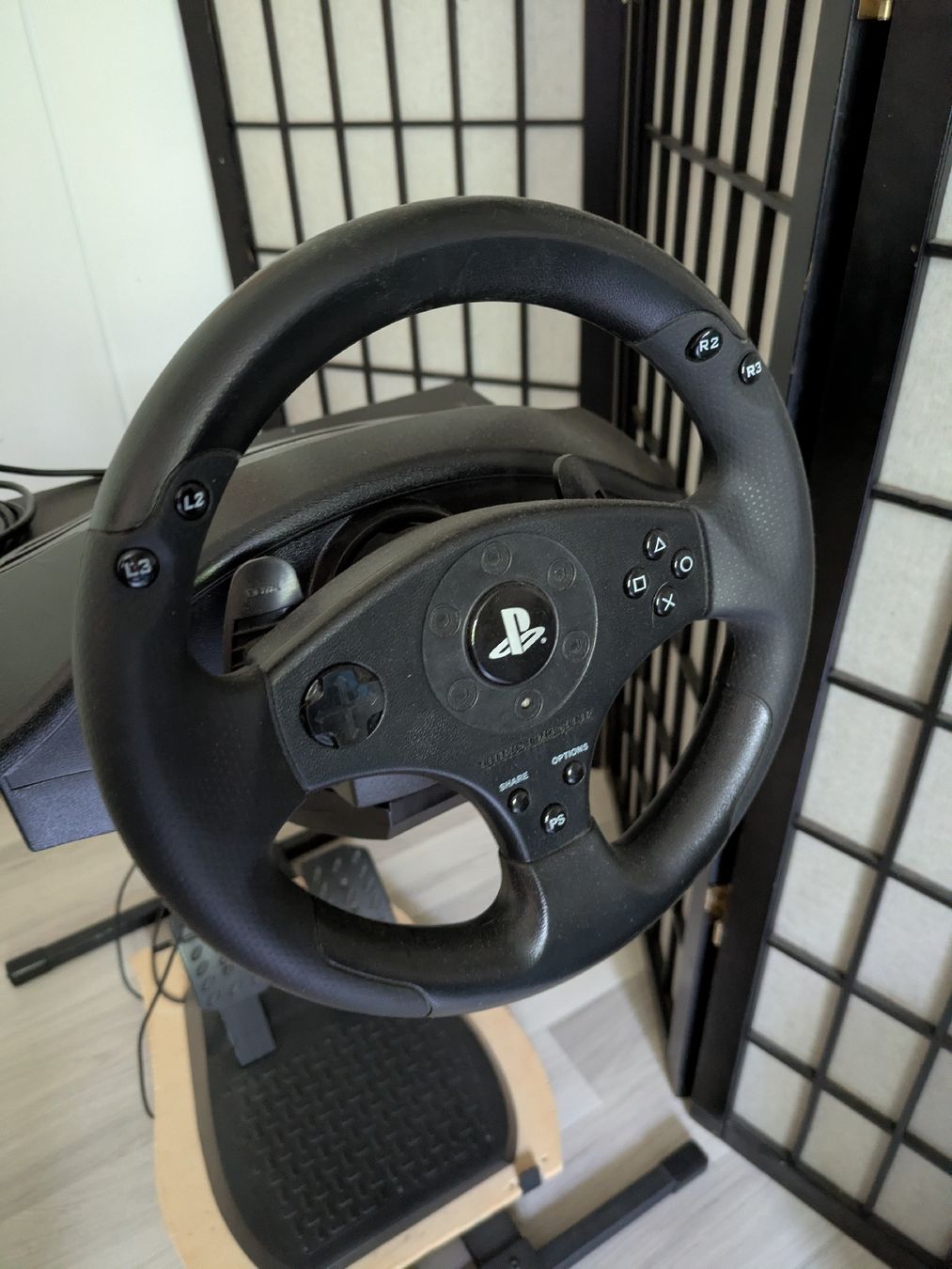 Thrustmaster Controller: Volant thrustmaster avec support de conduite.  – Usato da Châtonnaye venduto da Enjie 1