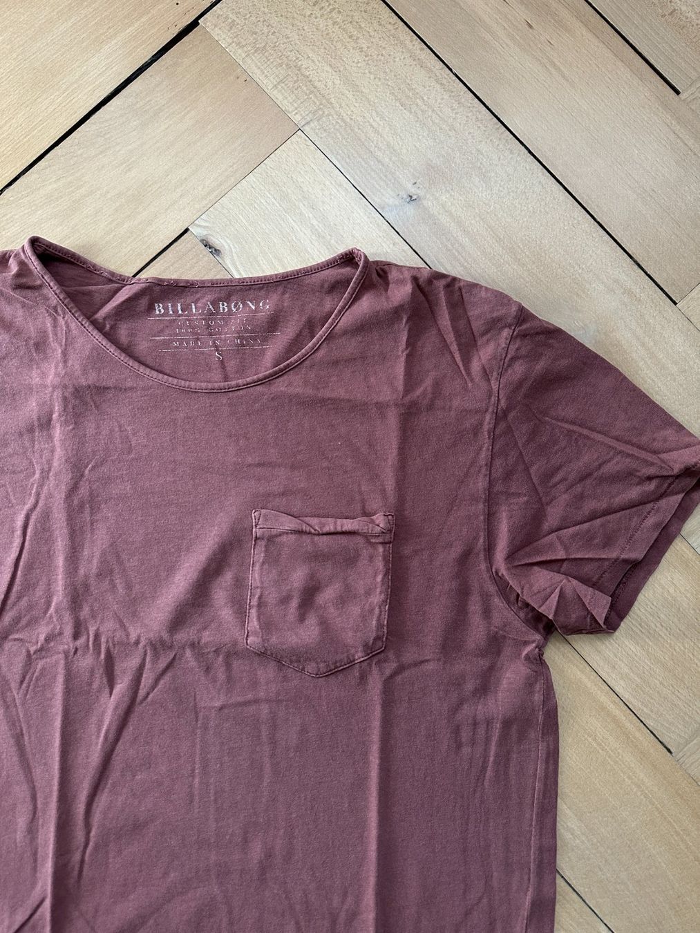 Billabong T-shirt: BILLABONG - T-Shirt rostrot S – Usato da Zürich venduto da Diazaio 1