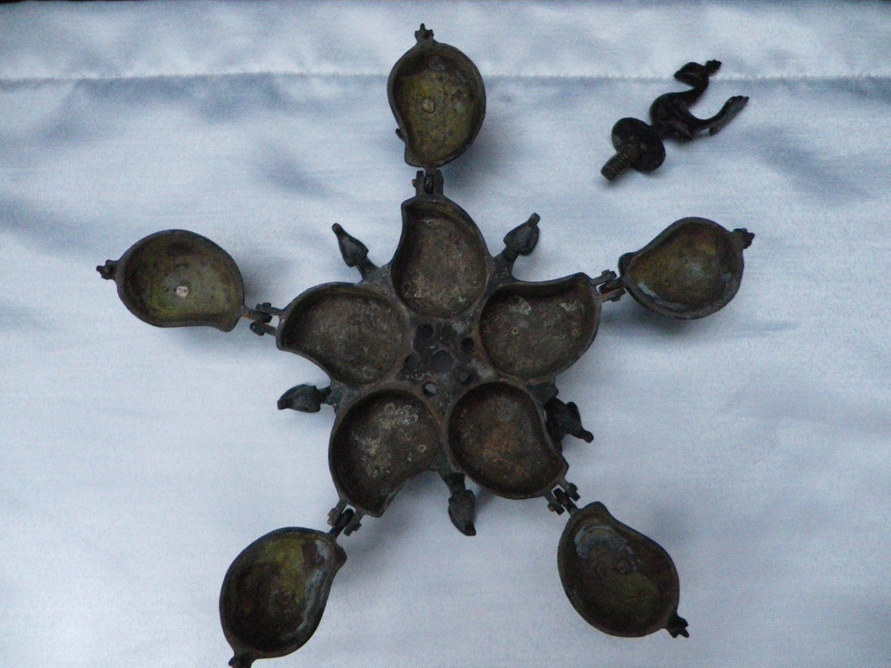 Statuette: Indische Gewürz- oder Farb-Dose alt – Usato da Reinach BL venduto da Annodomini 7