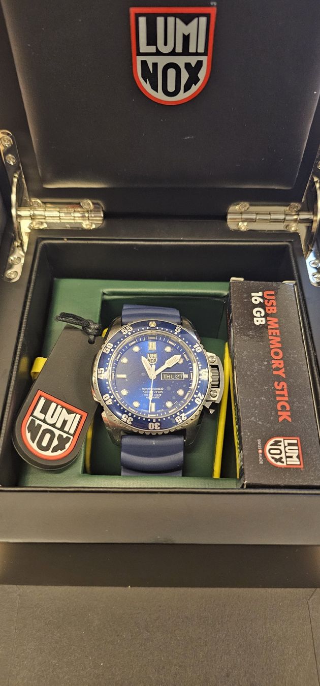 Luminox Orologi: Luminox Automatic Diver 500M Serie 1580 Blau inkl. USB – Nuovo (secondo la descrizione) da Wangen an der Aare venduto da RetroKontor 1