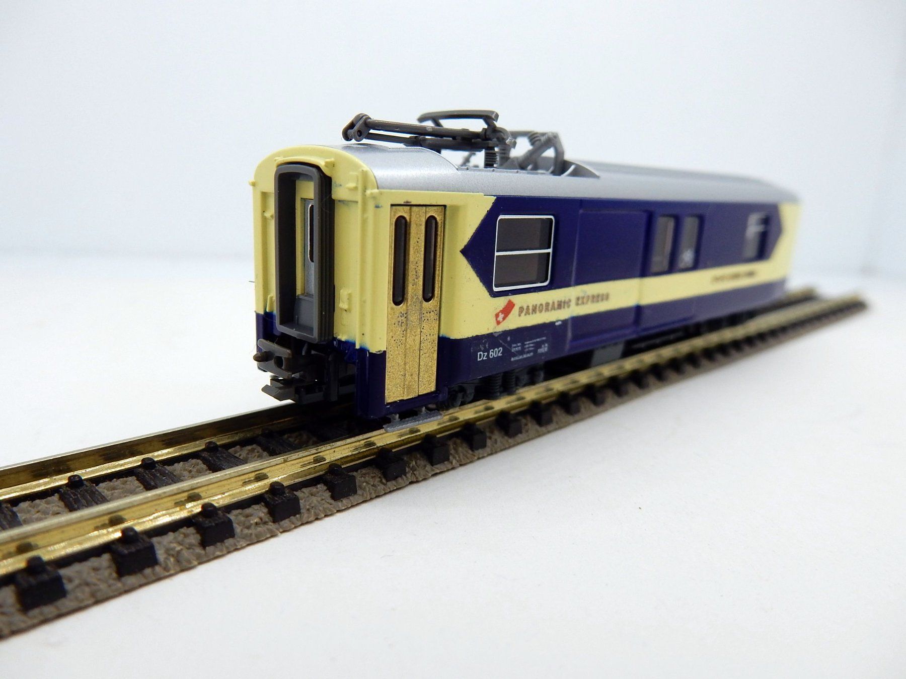 Kato Modellini di ferrovie: N- MOB "Panoramic Express" - Fourgon bagages (OVP) – Nuovo e nell'imballaggio originale da Locarno venduto da Gudrun2 1