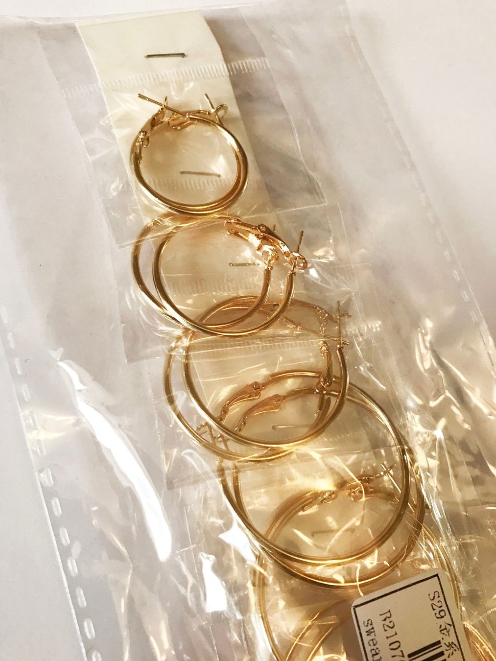 Ohrringe & -stecker: Creolen, Ohrringe, Modeschmuck, 12 Stück – Neu und originalverpackt aus Zürich von Caro55 1
