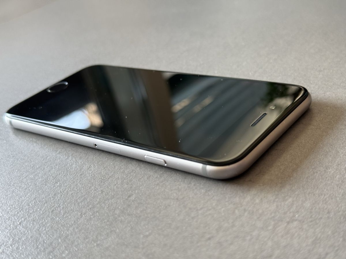 Apple Portables: iPhone 6 Argent 64Go – D'occasion à epalinges par Misterazz 4