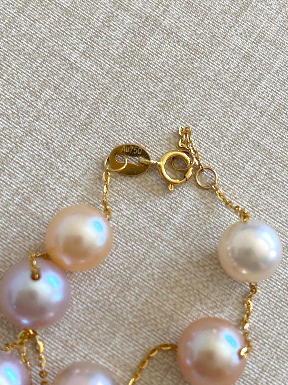 Bracciali & Braccialetti: 8 mm Süsswasserperle Armbänder 18k Gold – Nuovo e nell'imballaggio originale da Sarnen venduto da Yingsperlen1 2