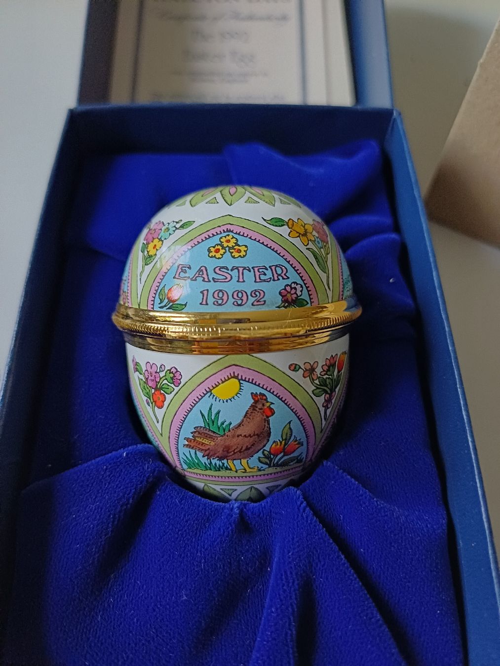 Altro in Decorazioni & Accessori: Halcyon Days enamels, Bilston Dose, Easter Egg 1992 – Nuovo e nell'imballaggio originale da Zürich venduto da Avocadokern 3