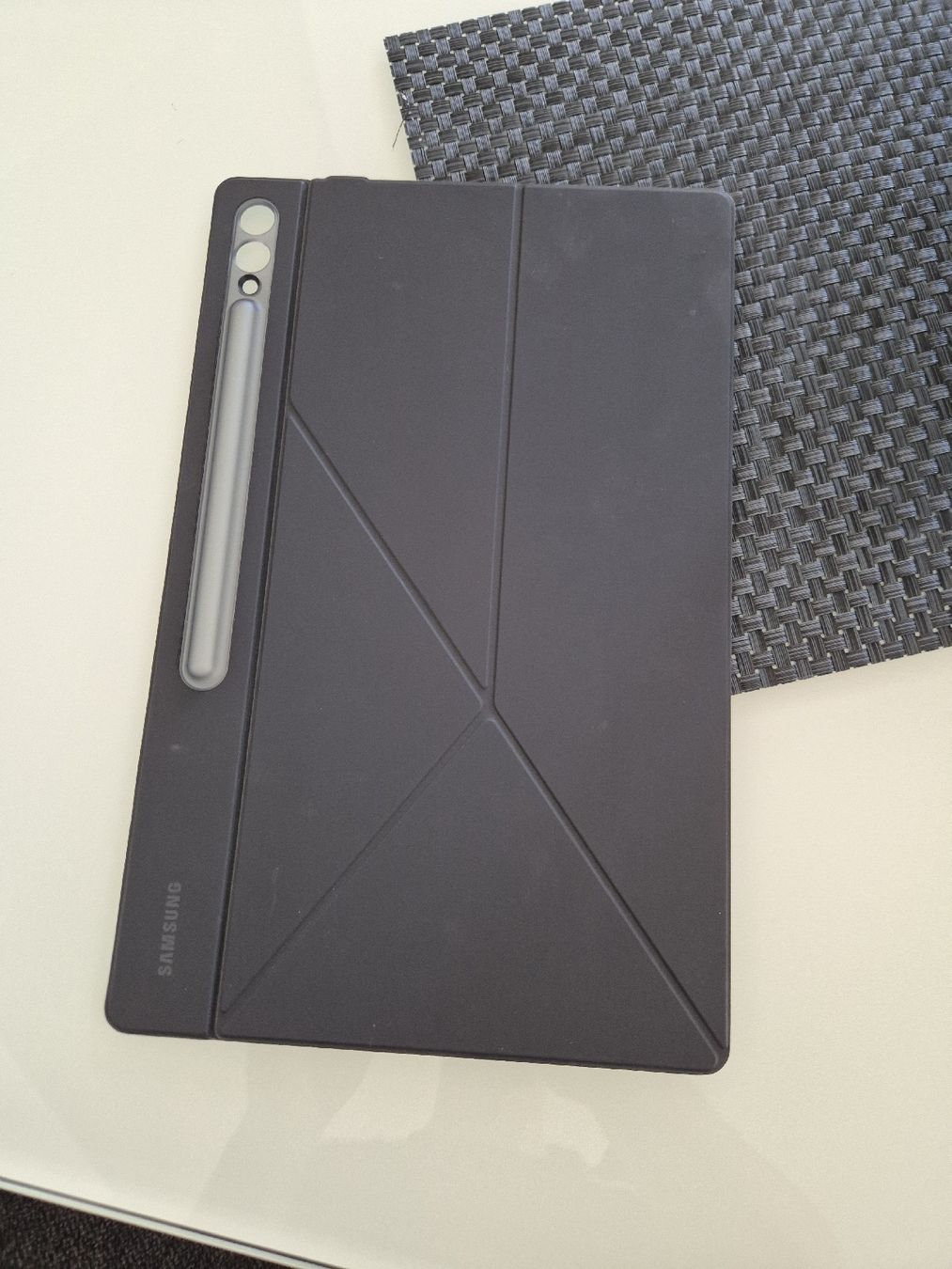 Samsung Covers & Borse: Galaxy Tab S9 Ultra - Tri-fold Smart Case black, new – Nuovo (secondo la descrizione) da Delémont venduto da blabla90 1