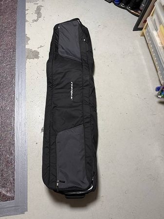 Stöckli Skitasche mit Rollen