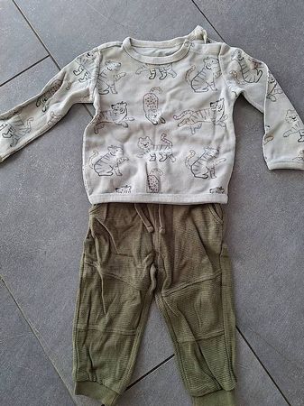 Pullover und Hose Gr. 86