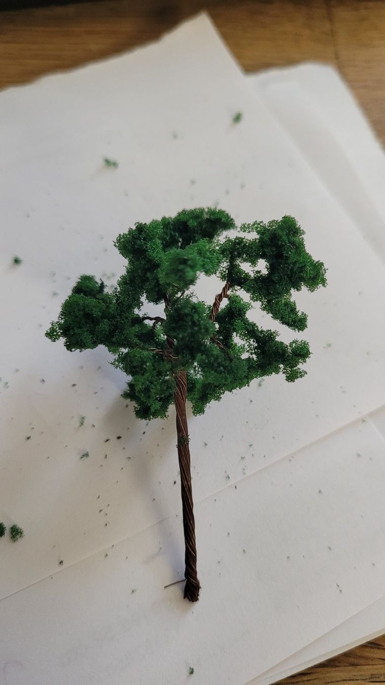 Modellini di ferrovie: 5 très jolis arbres foncés – Nuovo e nell'imballaggio originale da Saxon venduto da Sebdem 3