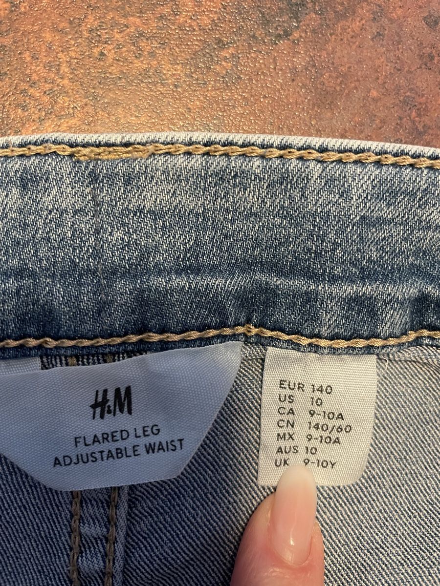 H&M Pantaloni: H&M Jeans Flared Leg Grösse 140 – Usato da Fehraltorf venduto da Nadja0205 2