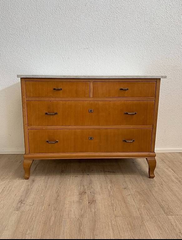 Commodes: Antike Vintage Holz Kommode mit Marmorplatte – D'occasion à Obernau par Arche_Noah_Brocki 1