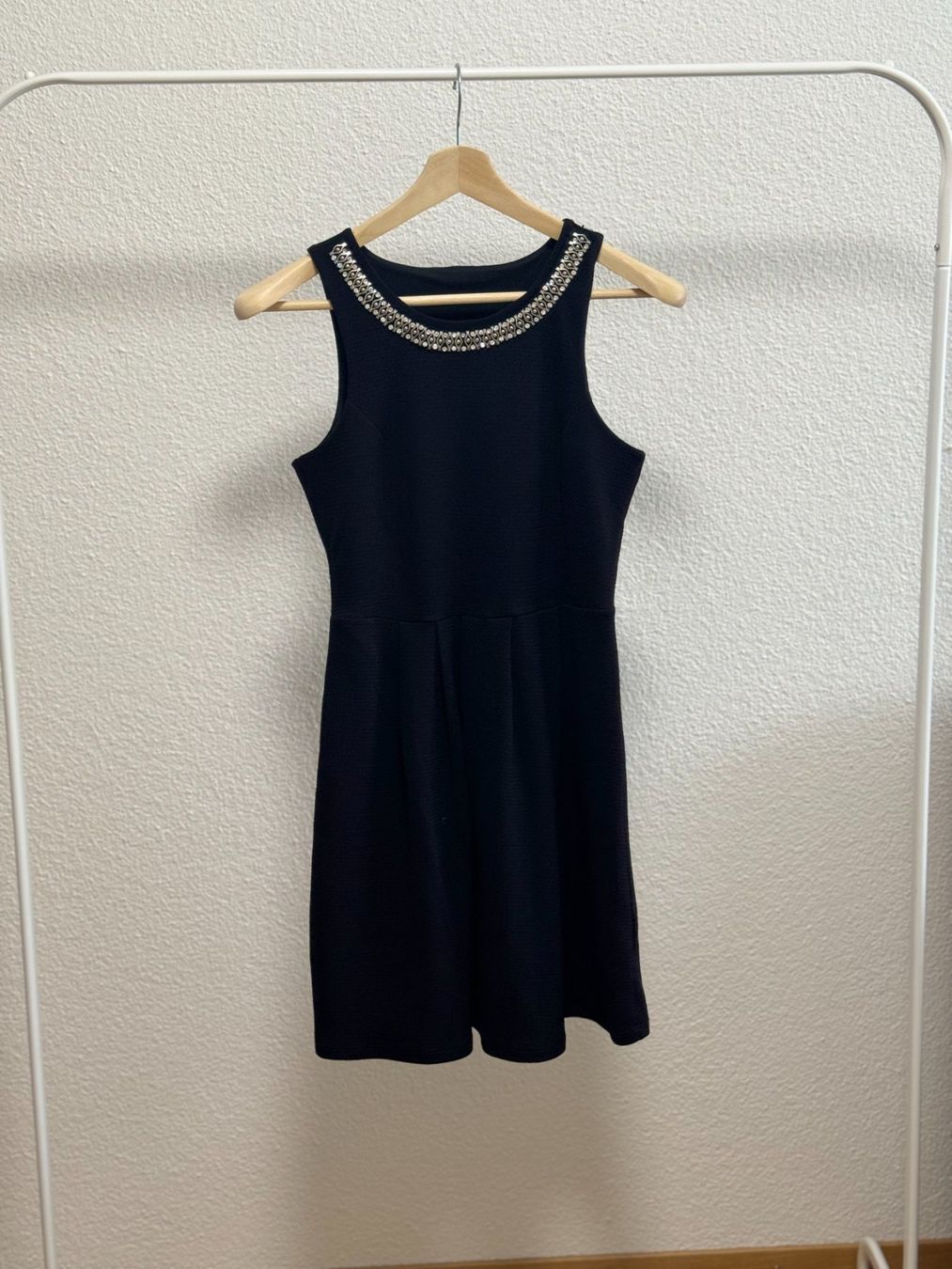 Kleider: Schwarzes Kleid Gr. M – Gebraucht aus Ebikon von jov_w5ww