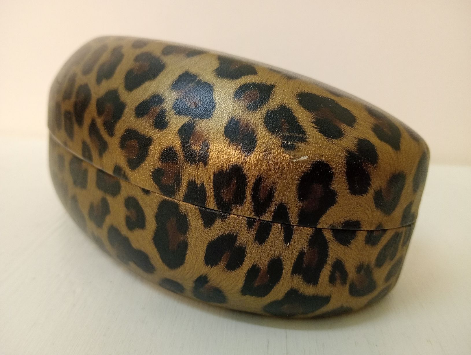 Guess Sonstige Kleidung & Accessoires: Original GUESS Vikky Brillenetui Leopard-Muster Grösse L – Gebraucht aus Allschwil von Evgeniia78 4