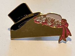 1 Pin 2 Hüte