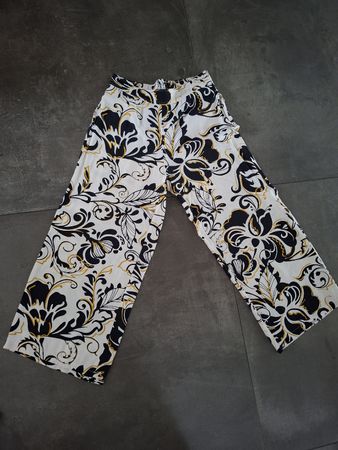 Leichte Sommerhose Gr. 36 mit coolem Blumenprint 🌼 