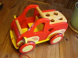 Tolles Nachziehauto, Auto von "Dieco" a. Holz m. Steckformen