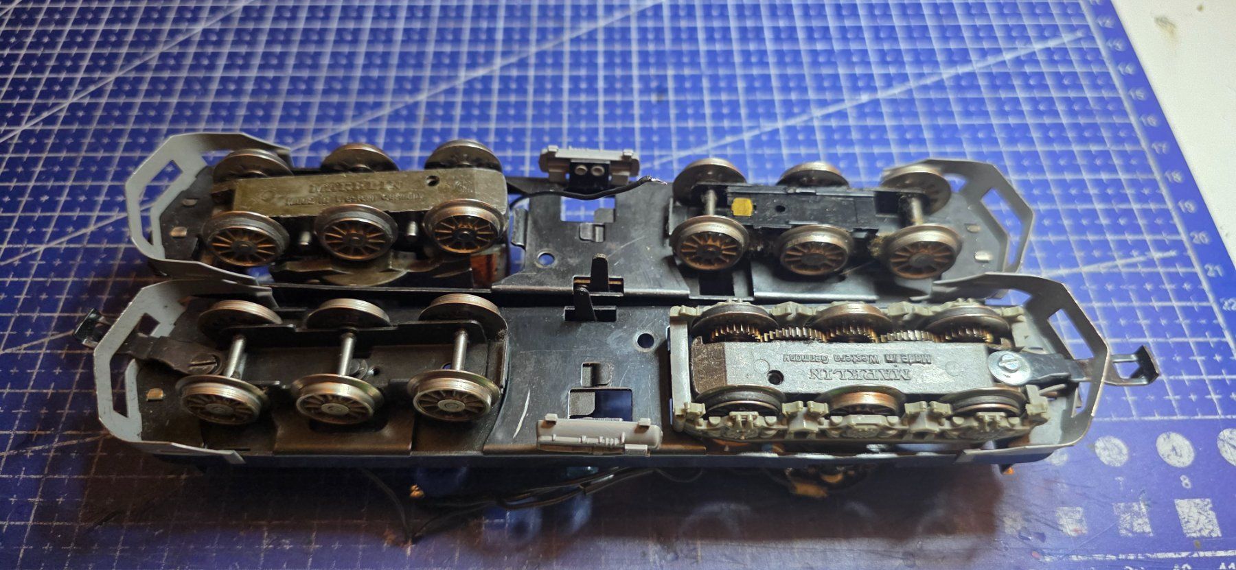 Märklin Modellini di ferrovie: Märklin Ae6/6 Ersazteile HO/AC – Usato da Hochfelden venduto da Danizh0 3