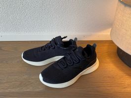 Neuwertige Schwarze Sneaker für Damen von Anta