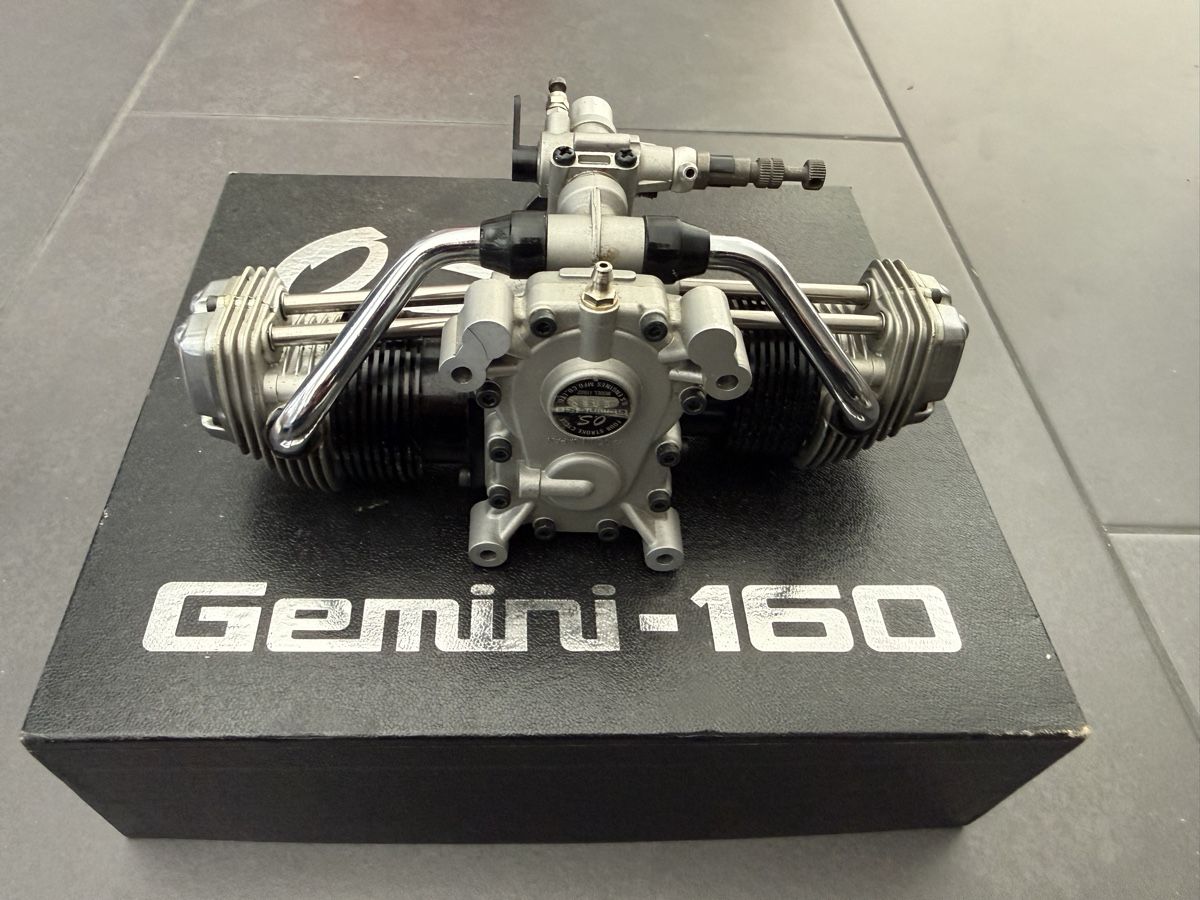Motori: O.S. Gemini-160 Boxer 26ccm mit Schalldämpfer – Nuovo (secondo la descrizione) da Gebertingen venduto da Dvenosta 1