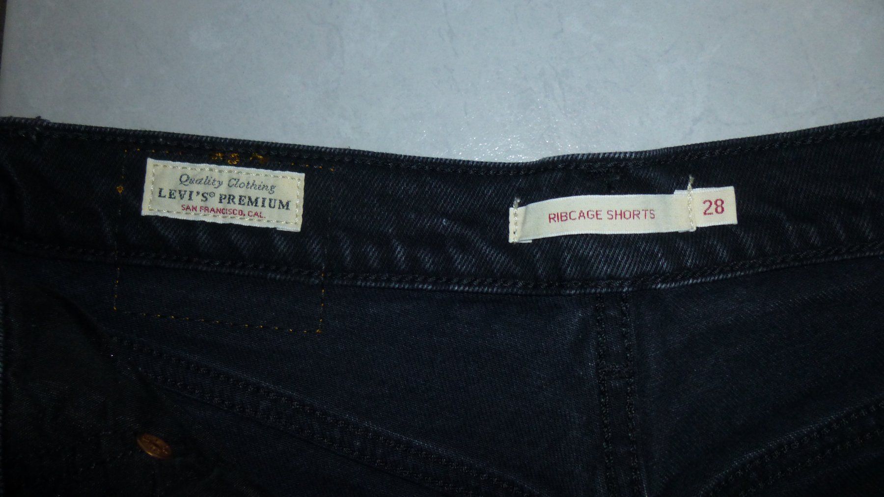 Levi's Jeans: Damen-Levi's-Shorts schwarz / Grösse 28 – Gebraucht aus Triengen von misterpicknicker 3