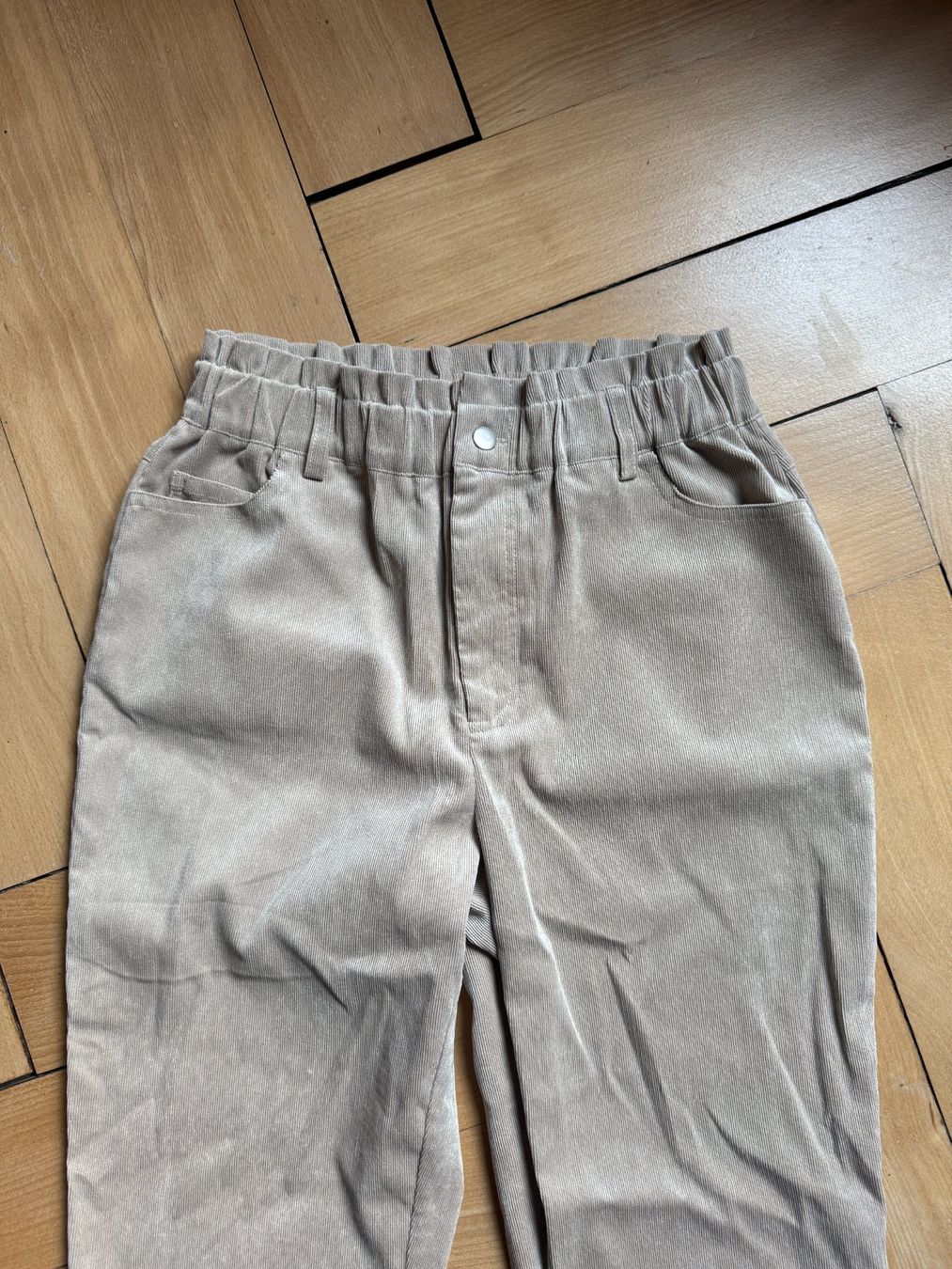 Pantaloni: JDY - Paperbag Cordhose beige S – Usato da Zürich venduto da Diazaio 1