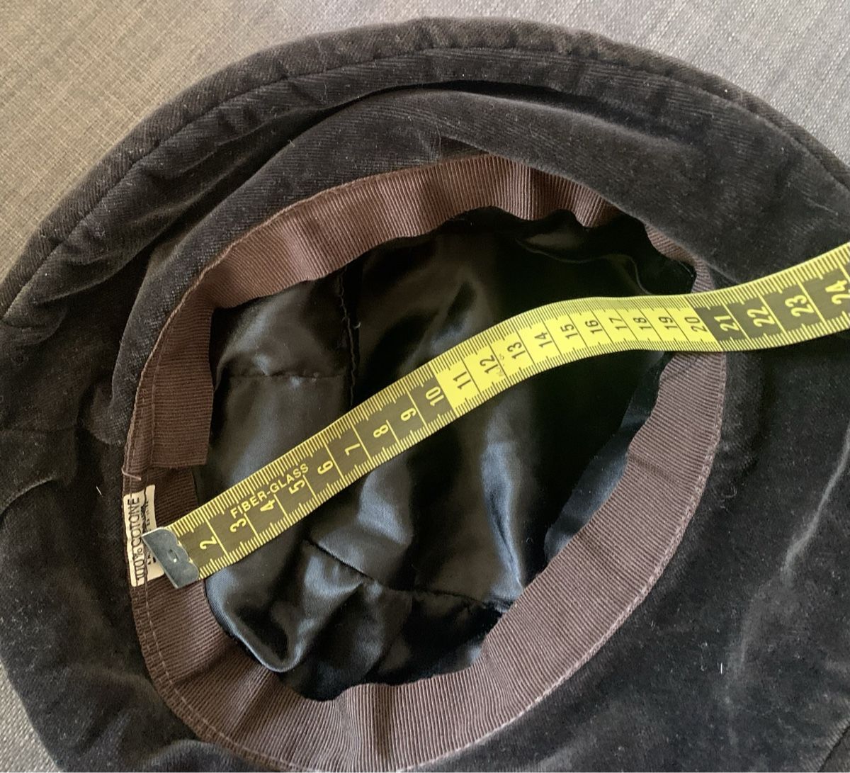 Copricapi, berretti & cappellini: Cappello velluto marrone – Usato da Bellinzona venduto da rob_d6fz 1