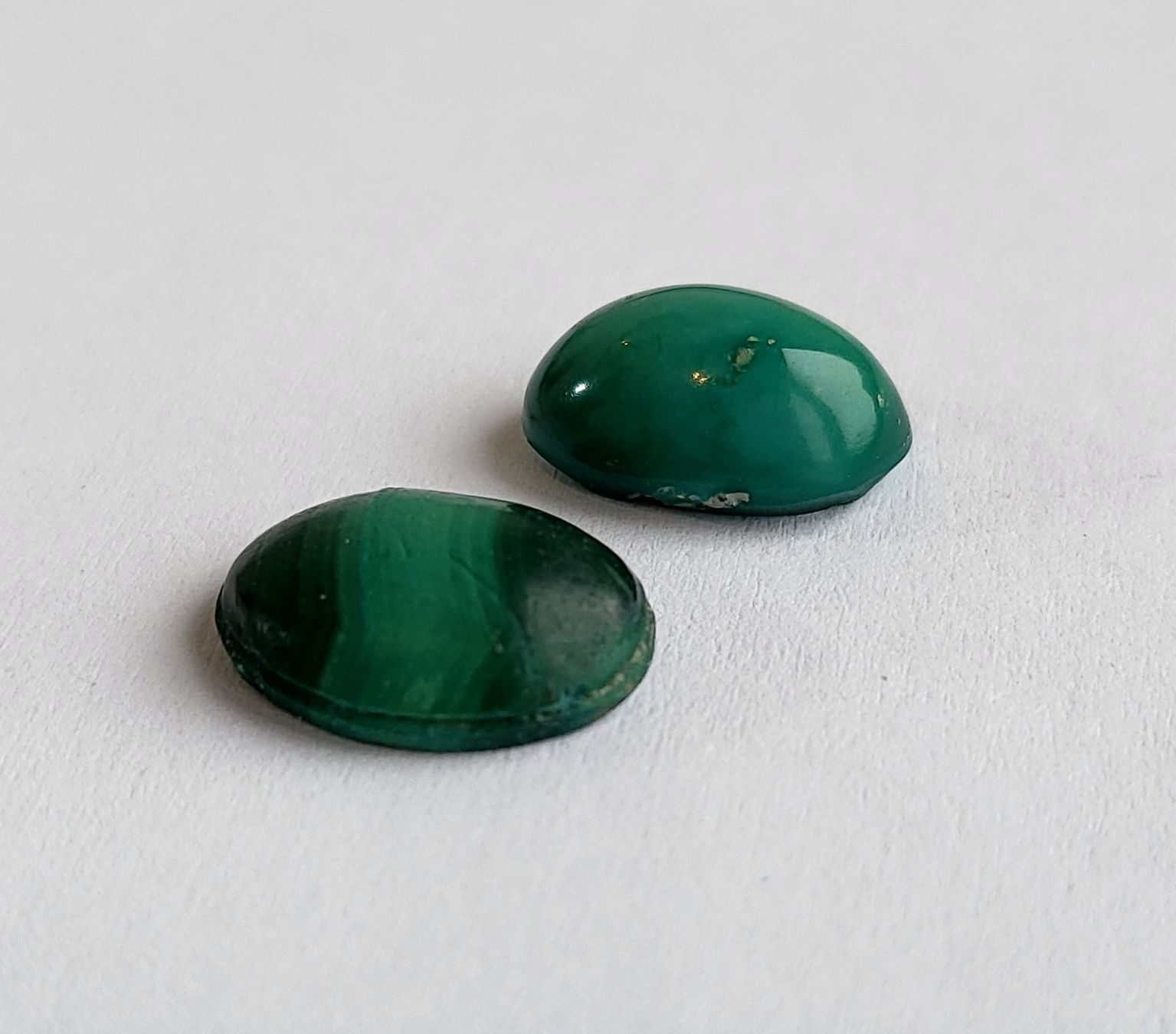 Pietre preziose: * 2 CABOCHONS EN MALACHITE / TOTAL 9.3 carats – Usato da La Chaux-de-Fonds venduto da j-aime-les-gemmes 1