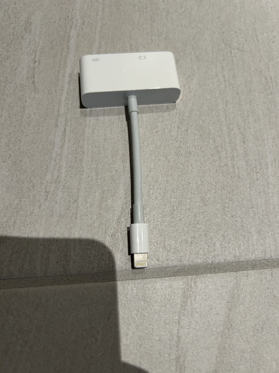 Apple Unità & Adattatore: Apple VGA Adapter mit Lightning-Anschluss – Usato da Rikon im Tösstal venduto da s_tenz