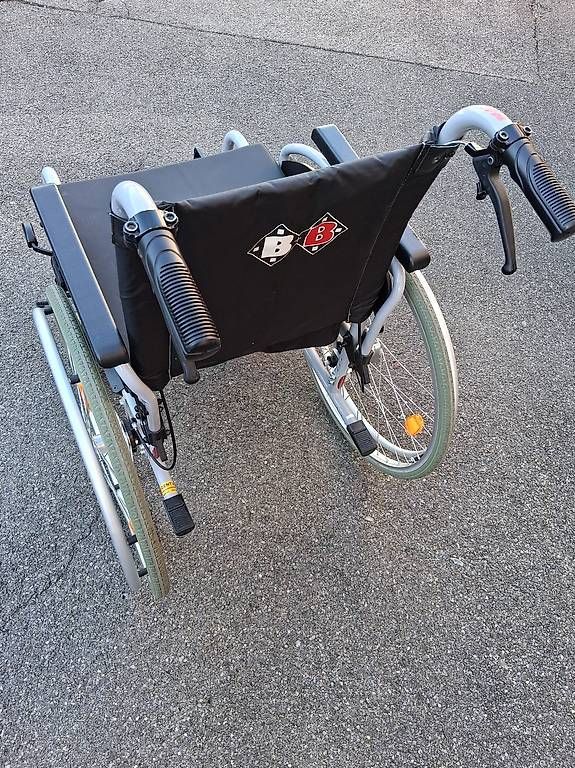 Chaises roulantes: Rollstuhl – D'occasion à Horgen par cla_bv5q 2