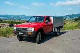 Toyota Hilux Pickup rot 4x4 Sehr Guter Zustand 