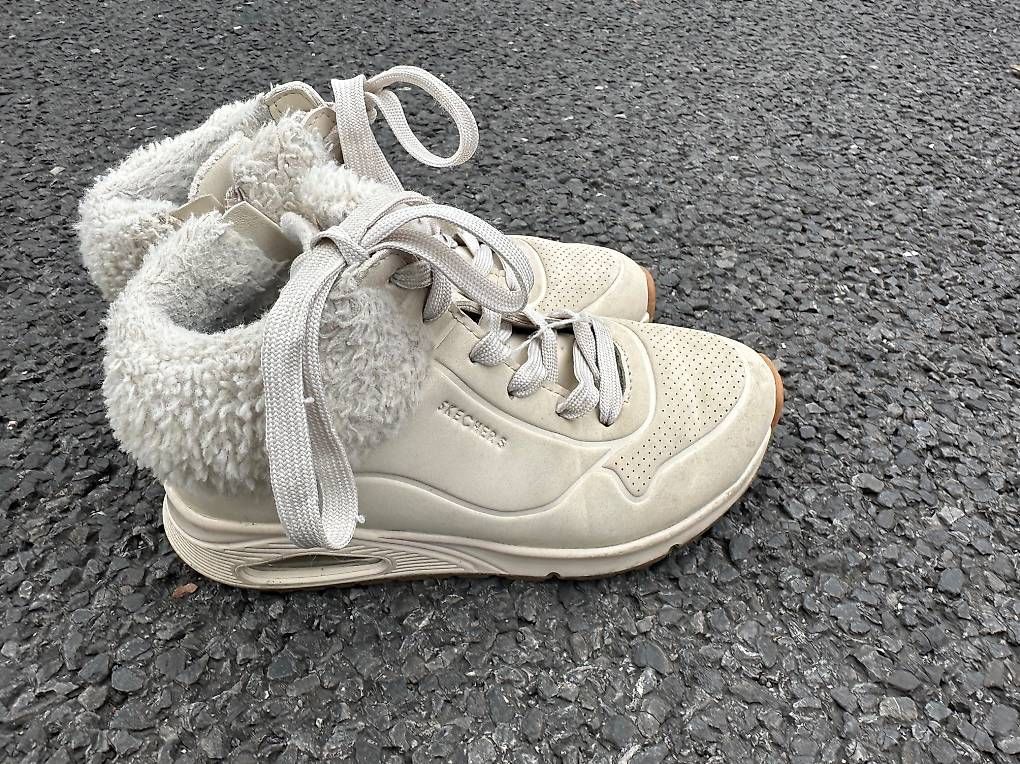 Chaussures filles: Skechers taille 32 – D'occasion à Lausanne par StevenBlatter